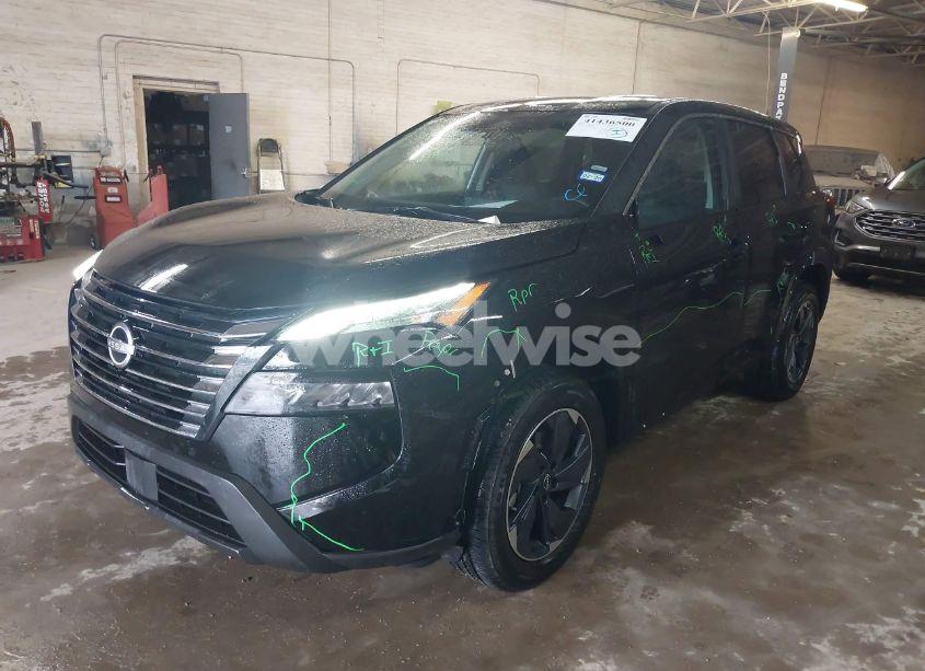 Photo 2 of 2024 Nissan Rogue SV FWD (VIN 5N1BT3BA7RC690148)