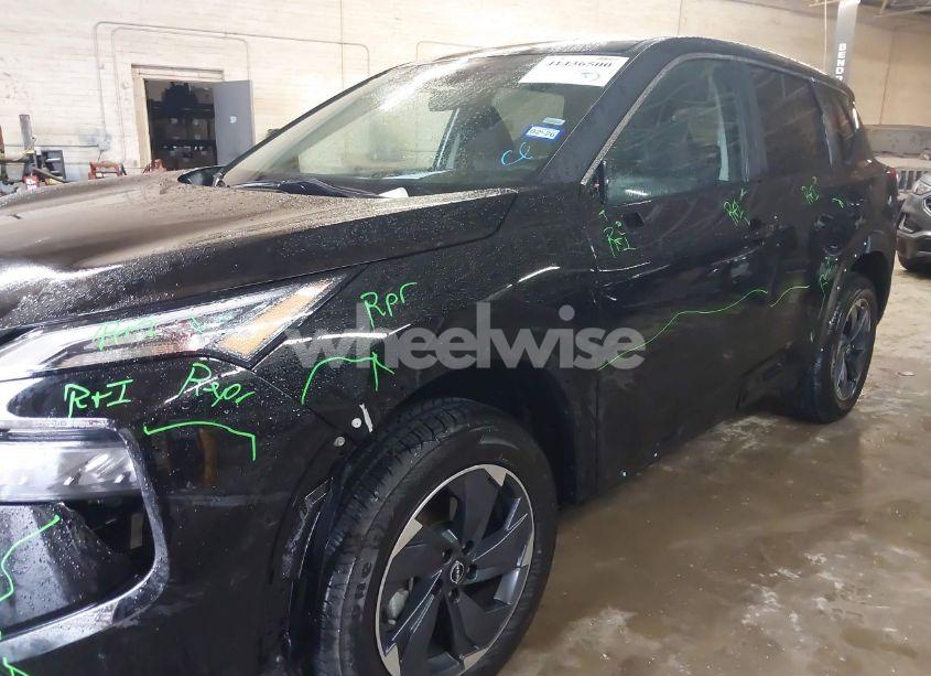 Photo 6 of 2024 Nissan Rogue SV FWD (VIN 5N1BT3BA7RC690148)