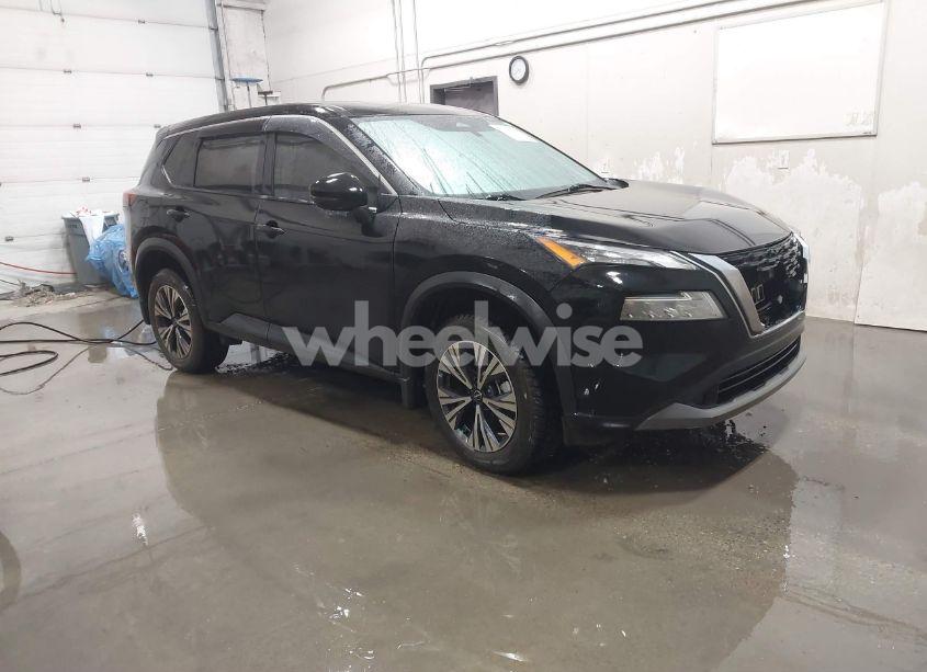 2022 Nissan Rogue SV FWD (VIN 5N1BT3BA8NC695613) main photo