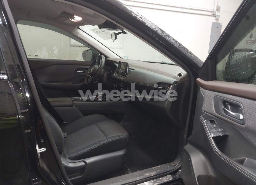 Photo 5 of 2022 Nissan Rogue SV FWD (VIN 5N1BT3BA8NC695613)