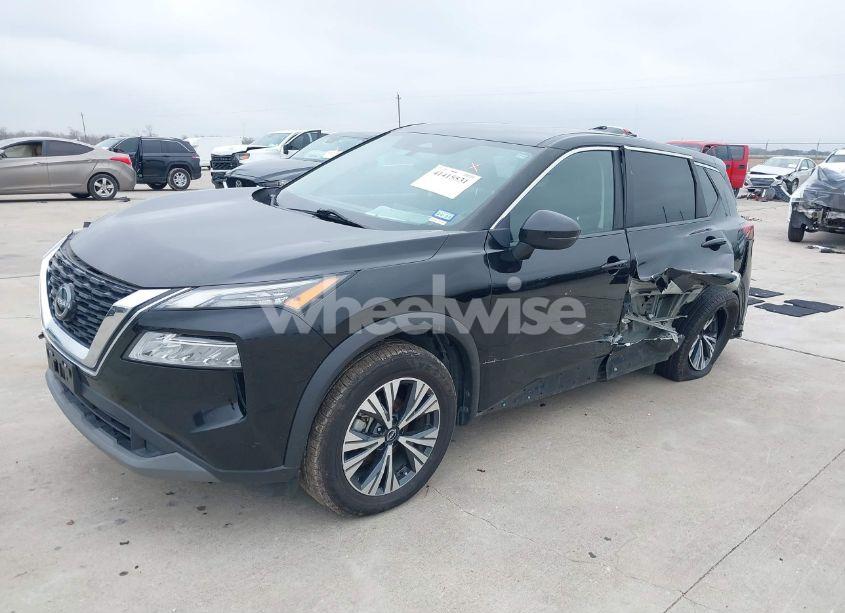 Photo 2 of 2022 Nissan Rogue SV FWD (VIN 5N1BT3BA8NC698317)
