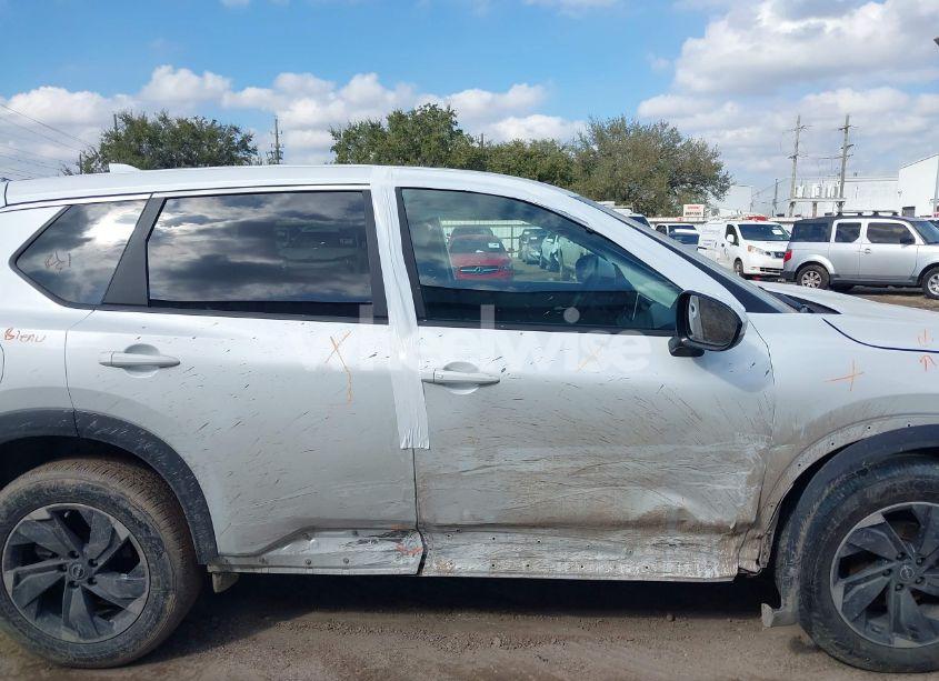 Photo 13 of 2024 Nissan Rogue SV FWD (VIN 5N1BT3BA8RC677716)