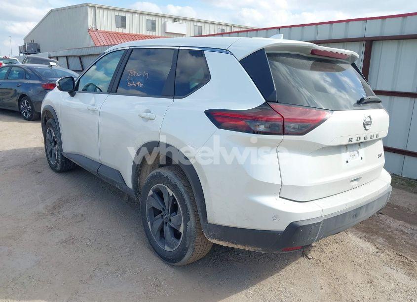 Photo 3 of 2024 Nissan Rogue SV FWD (VIN 5N1BT3BA8RC677716)