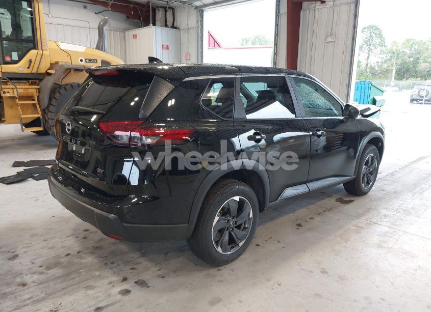 Photo 4 of 2024 Nissan Rogue SV FWD (VIN 5N1BT3BA8RC689185)