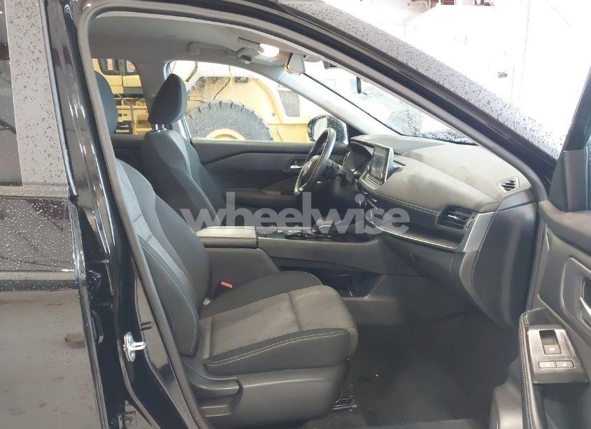 Photo 5 of 2024 Nissan Rogue SV FWD (VIN 5N1BT3BA8RC689185)