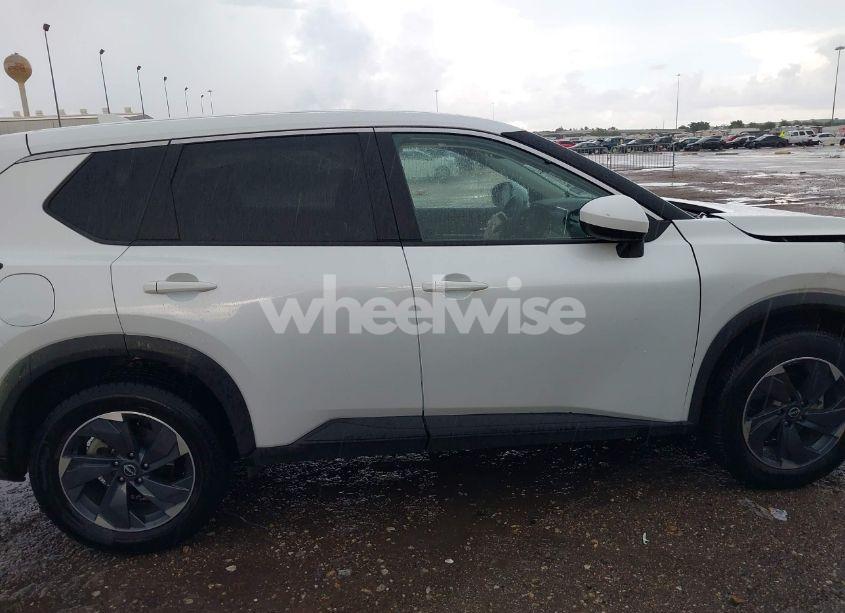 Photo 14 of 2024 Nissan Rogue SV FWD (VIN 5N1BT3BA8RC704865)