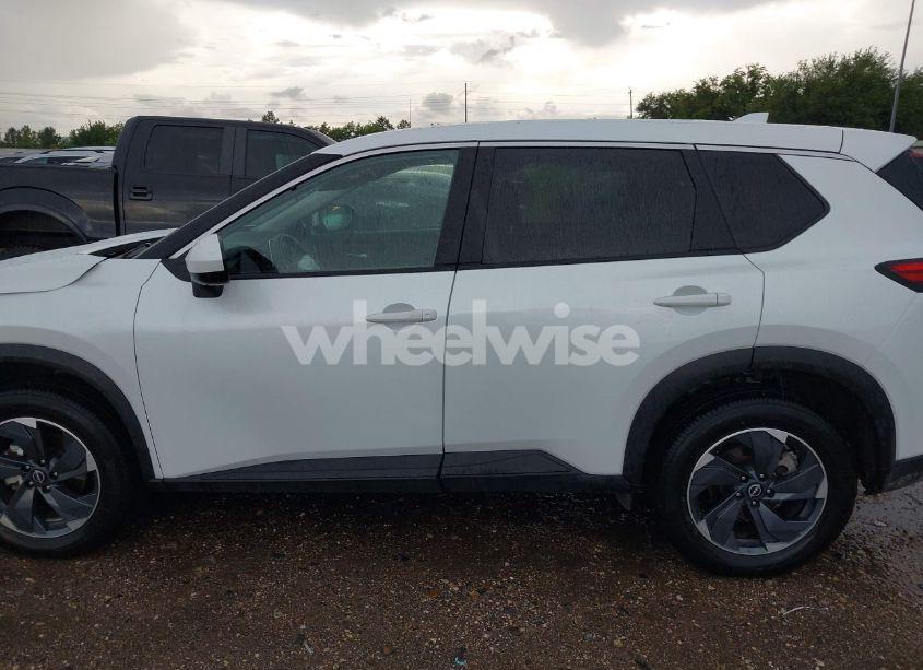 Photo 15 of 2024 Nissan Rogue SV FWD (VIN 5N1BT3BA8RC704865)