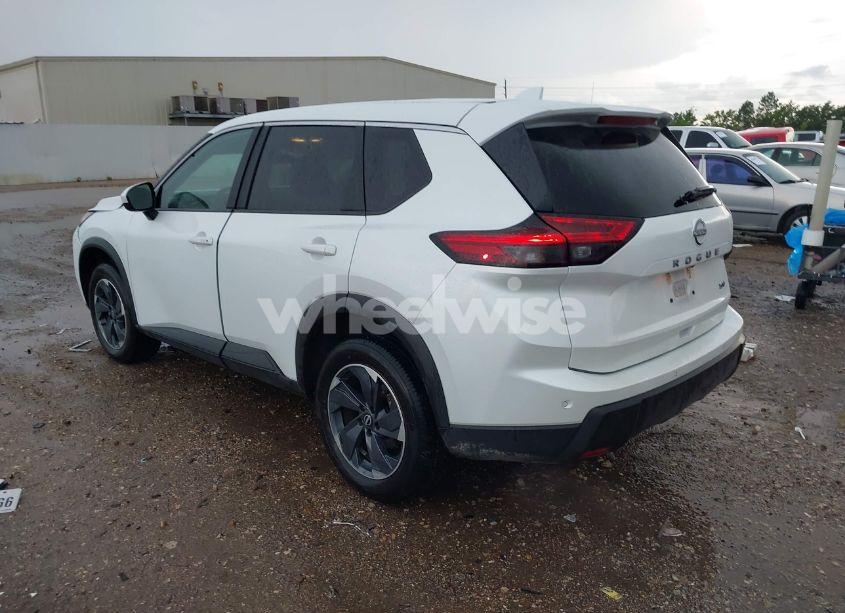 Photo 3 of 2024 Nissan Rogue SV FWD (VIN 5N1BT3BA8RC704865)