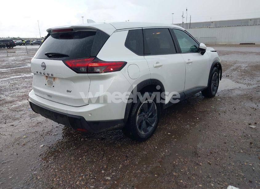 Photo 4 of 2024 Nissan Rogue SV FWD (VIN 5N1BT3BA8RC704865)