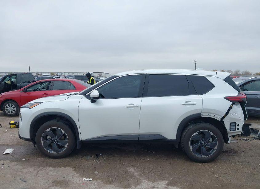 Photo 14 of 2024 Nissan Rogue SV FWD (VIN 5N1BT3BA8RC747196)