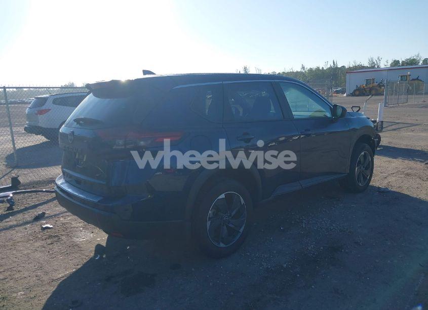 Photo 4 of 2025 Nissan Rogue SV FWD (VIN 5N1BT3BA8SC671808)