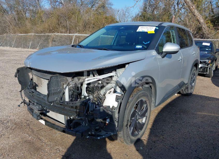 Photo 2 of 2024 Nissan Rogue SV FWD (VIN 5N1BT3BA9RC677627)