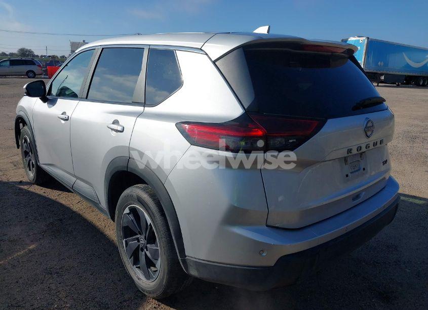 Photo 3 of 2024 Nissan Rogue SV FWD (VIN 5N1BT3BA9RC677627)