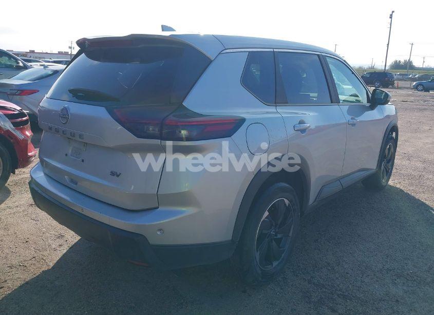 Photo 4 of 2024 Nissan Rogue SV FWD (VIN 5N1BT3BA9RC677627)