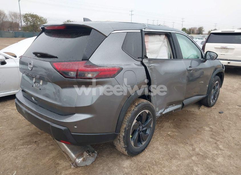 Photo 4 of 2025 Nissan Rogue SV FWD (VIN 5N1BT3BA9SC798597)