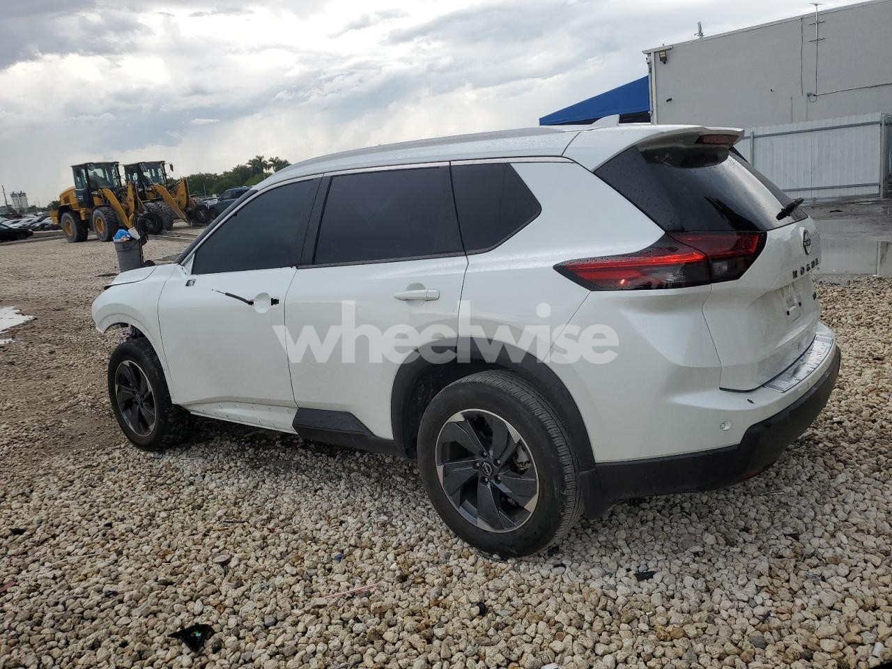 Photo 2 of 2024 NISSAN ROGUE SV (VIN 5N1BT3BAXRC722526)