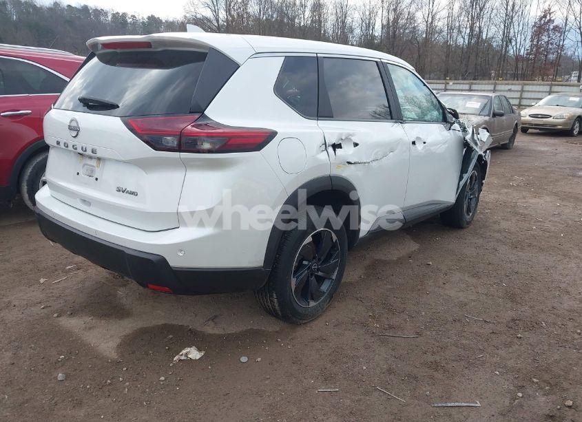 Photo 4 of 2024 Nissan Rogue SV INTELLIGENT AWD (VIN 5N1BT3BB0RC690744)