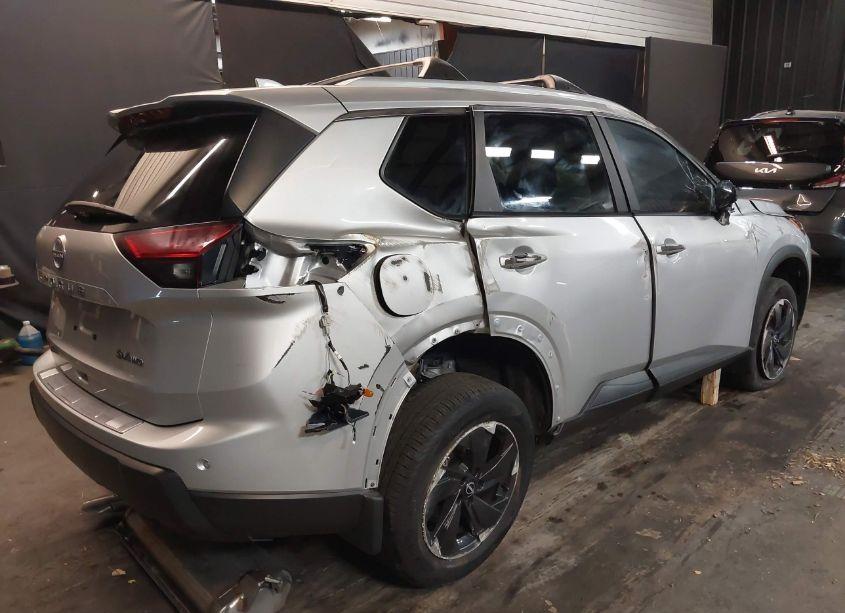 Photo 4 of 2024 Nissan Rogue SV INTELLIGENT AWD (VIN 5N1BT3BB0RC740803)