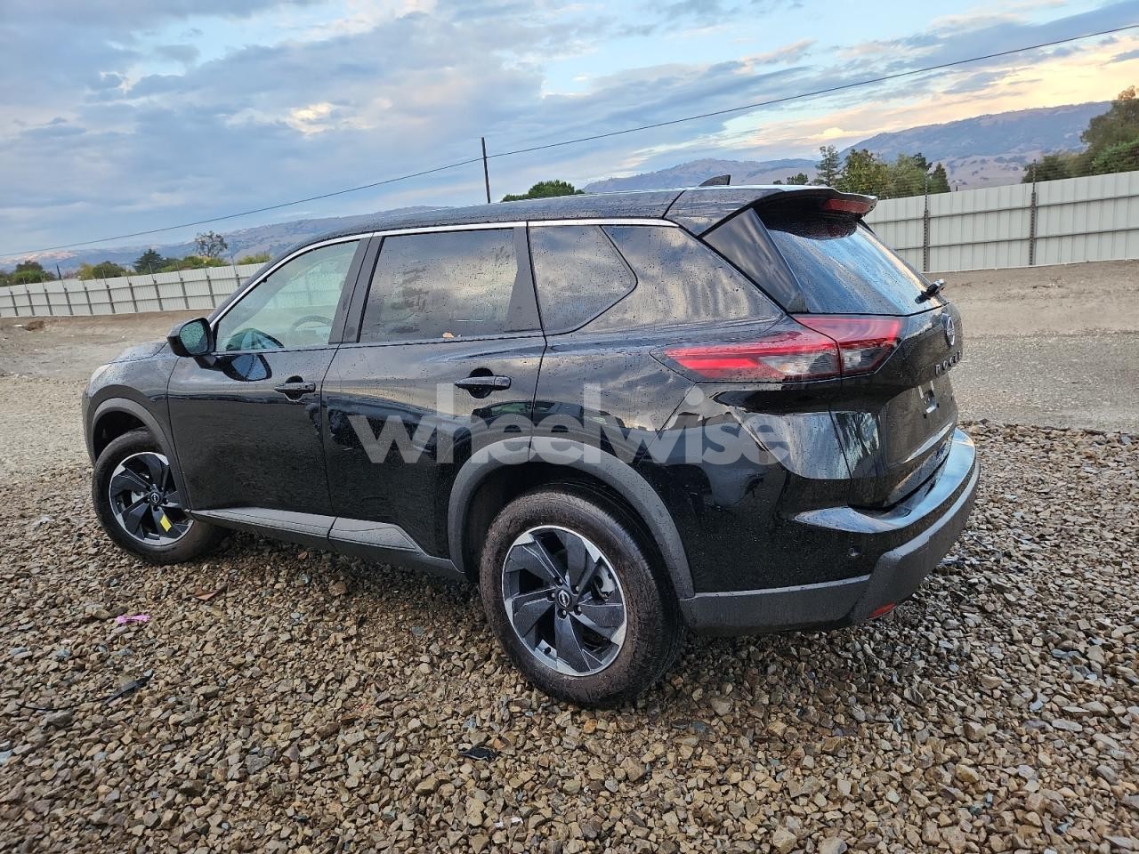 Photo 2 of 2025 NISSAN ROGUE SV (VIN 5N1BT3BB0SC829163)