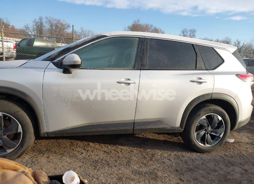 Photo 14 of 2024 Nissan Rogue SV INTELLIGENT AWD (VIN 5N1BT3BB1RC704604)