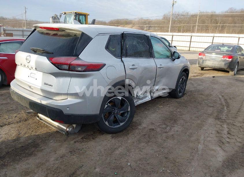 Photo 4 of 2024 Nissan Rogue SV INTELLIGENT AWD (VIN 5N1BT3BB1RC704604)