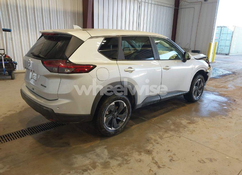 Photo 4 of 2024 Nissan Rogue SV INTELLIGENT AWD (VIN 5N1BT3BB2RC678952)