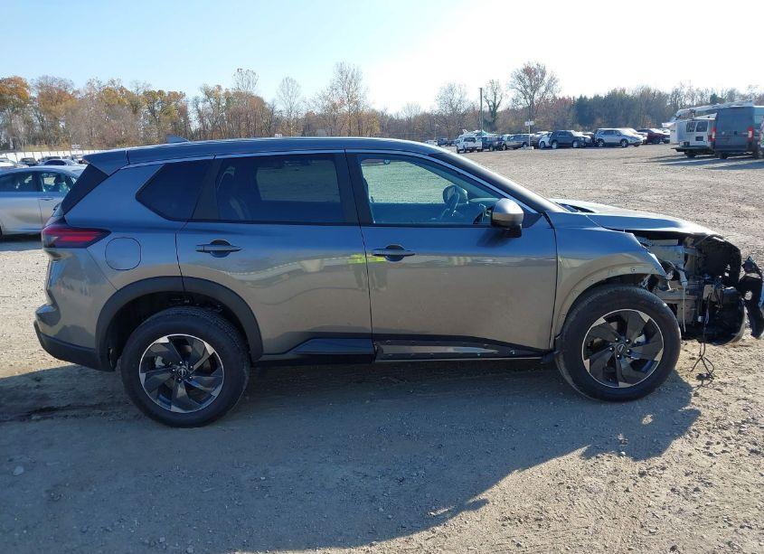 Photo 14 of 2024 Nissan Rogue SV INTELLIGENT AWD (VIN 5N1BT3BB2RC699543)