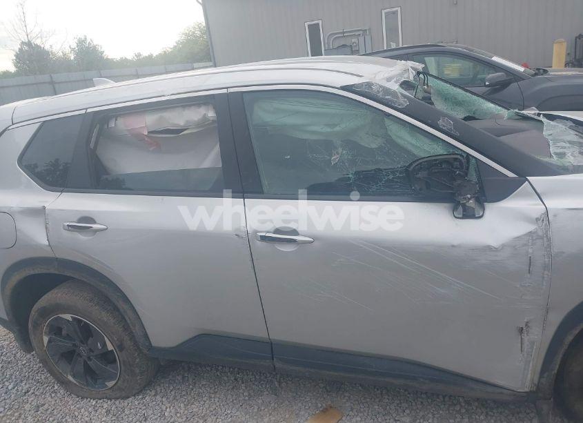 Photo 14 of 2024 Nissan Rogue SV INTELLIGENT AWD (VIN 5N1BT3BB5RC670974)