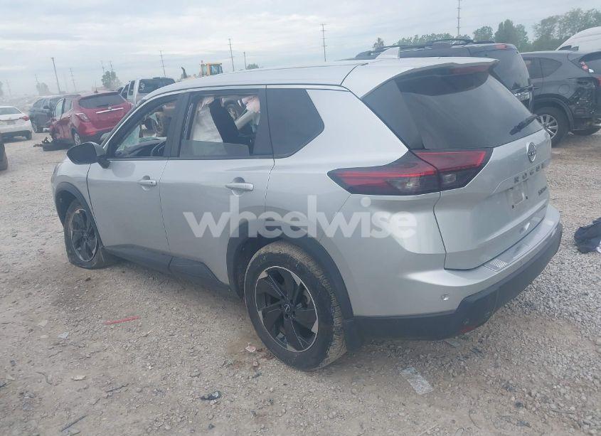 Photo 3 of 2024 Nissan Rogue SV INTELLIGENT AWD (VIN 5N1BT3BB5RC670974)