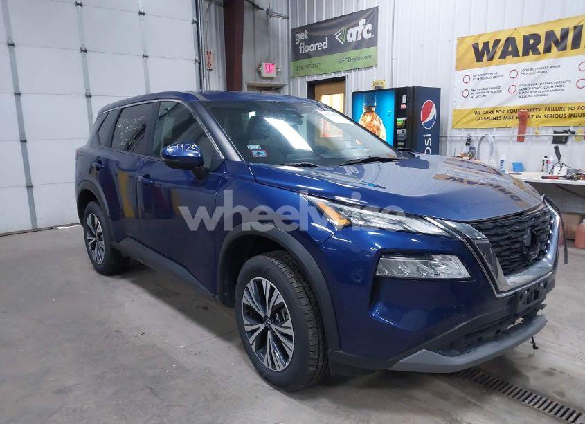 2022 Nissan Rogue SV (VIN 5N1BT3BB6NC701725) main photo