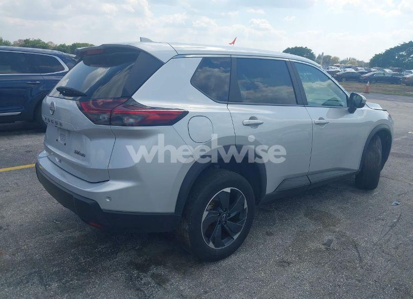 Photo 4 of 2024 Nissan Rogue SV INTELLIGENT AWD (VIN 5N1BT3BB8RC692063)
