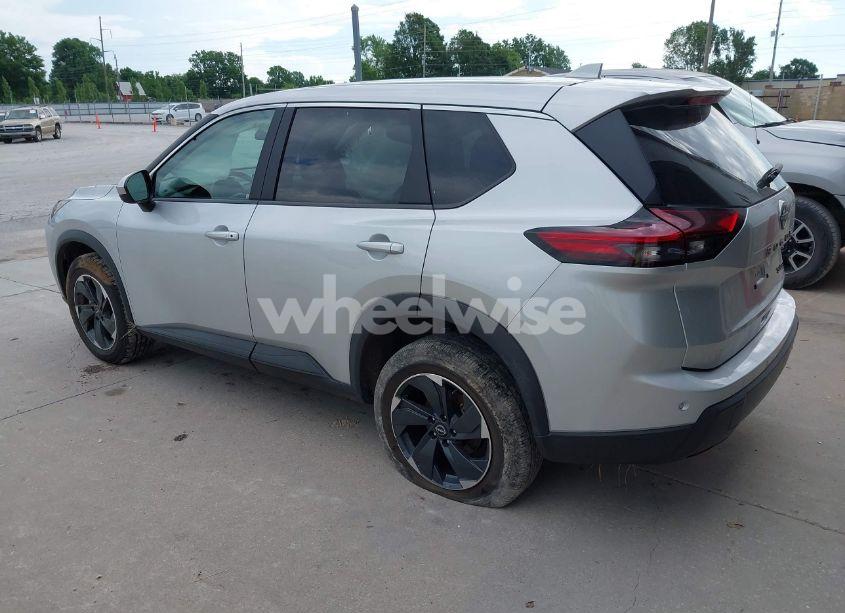 Photo 3 of 2024 Nissan Rogue SV INTELLIGENT AWD (VIN 5N1BT3BB8RC704549)