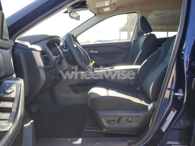 Photo 2 of 2025 NISSAN ROGUE SV (VIN 5N1BT3BBXSC828330)