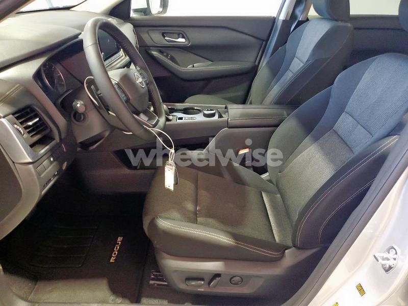 Photo 2 of 2025 NISSAN ROGUE SV (VIN 5N1BT3BBXSC831387)