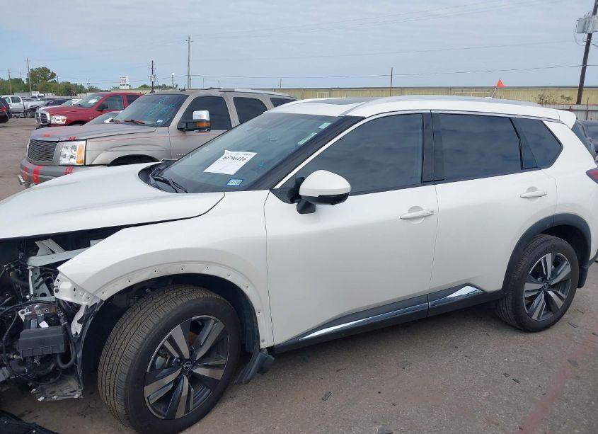 Photo 14 of 2023 Nissan Rogue SL FWD (VIN 5N1BT3CA1PC817956)