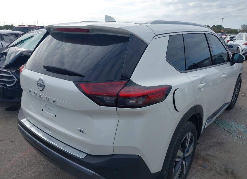 Photo 4 of 2023 Nissan Rogue SL FWD (VIN 5N1BT3CA1PC817956)