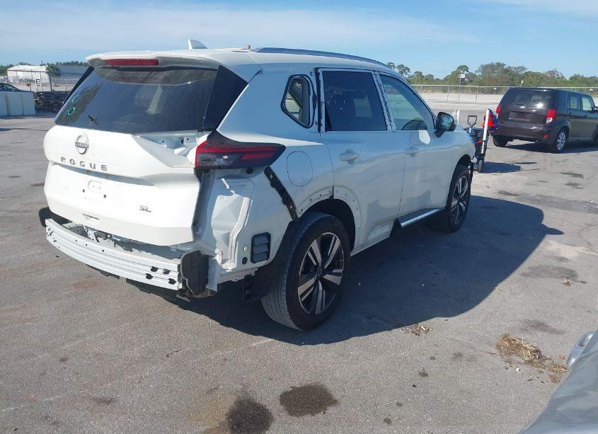 Photo 4 of 2023 Nissan Rogue SL FWD (VIN 5N1BT3CA2PC927835)
