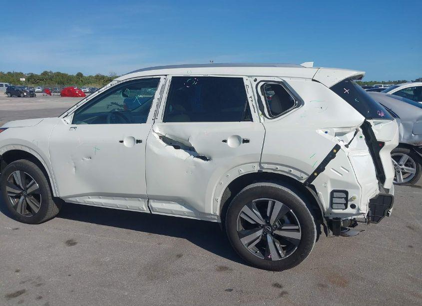 Photo 6 of 2023 Nissan Rogue SL FWD (VIN 5N1BT3CA2PC927835)