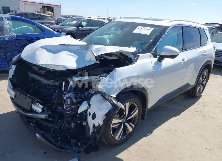 Photo 2 of 2024 Nissan Rogue SL FWD (VIN 5N1BT3CA2RC720705)