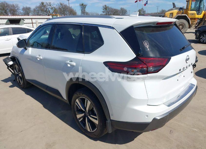 Photo 3 of 2024 Nissan Rogue SL FWD (VIN 5N1BT3CA2RC720705)