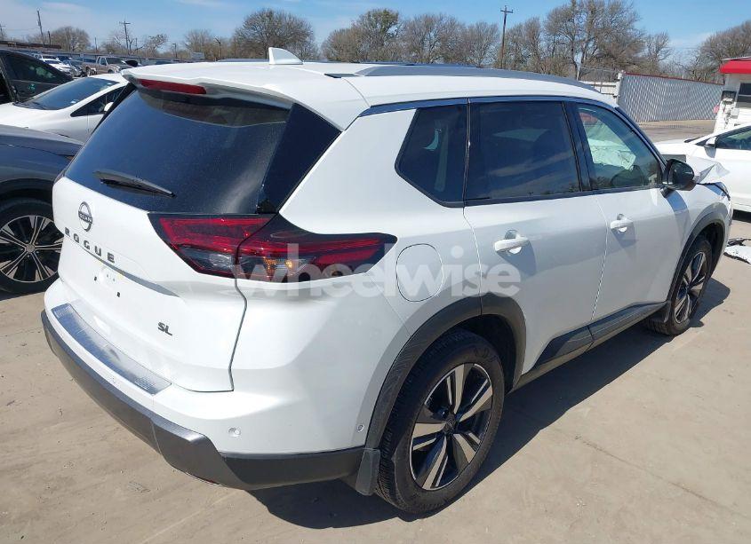 Photo 4 of 2024 Nissan Rogue SL FWD (VIN 5N1BT3CA2RC720705)