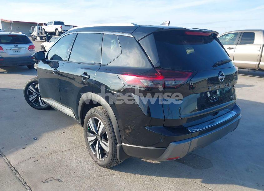 Photo 3 of 2024 Nissan Rogue SL FWD (VIN 5N1BT3CA2RC757642)