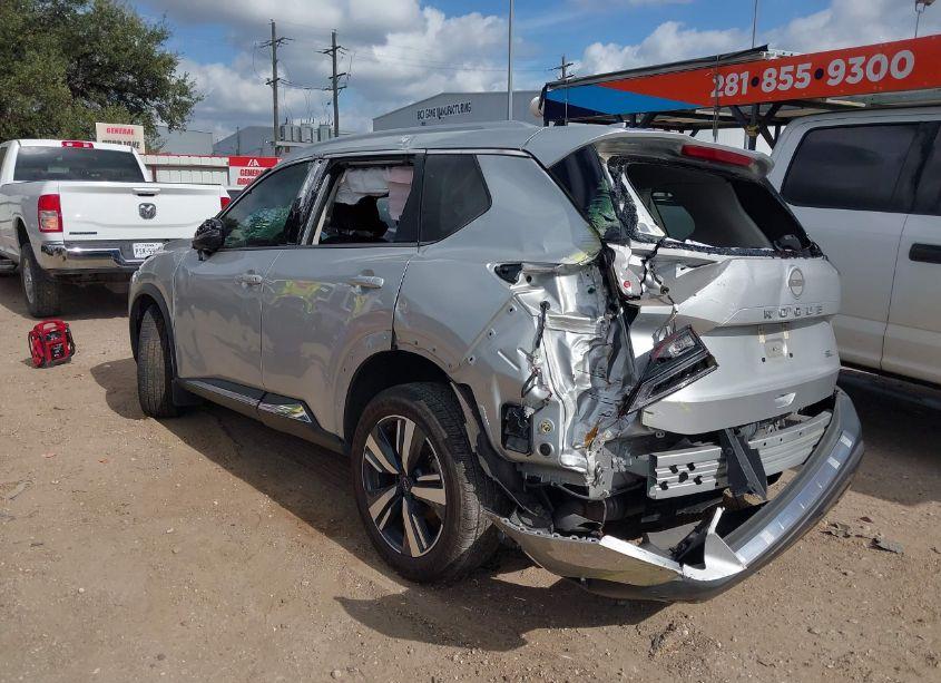 Photo 3 of 2022 Nissan Rogue SL FWD (VIN 5N1BT3CA5NC731630)