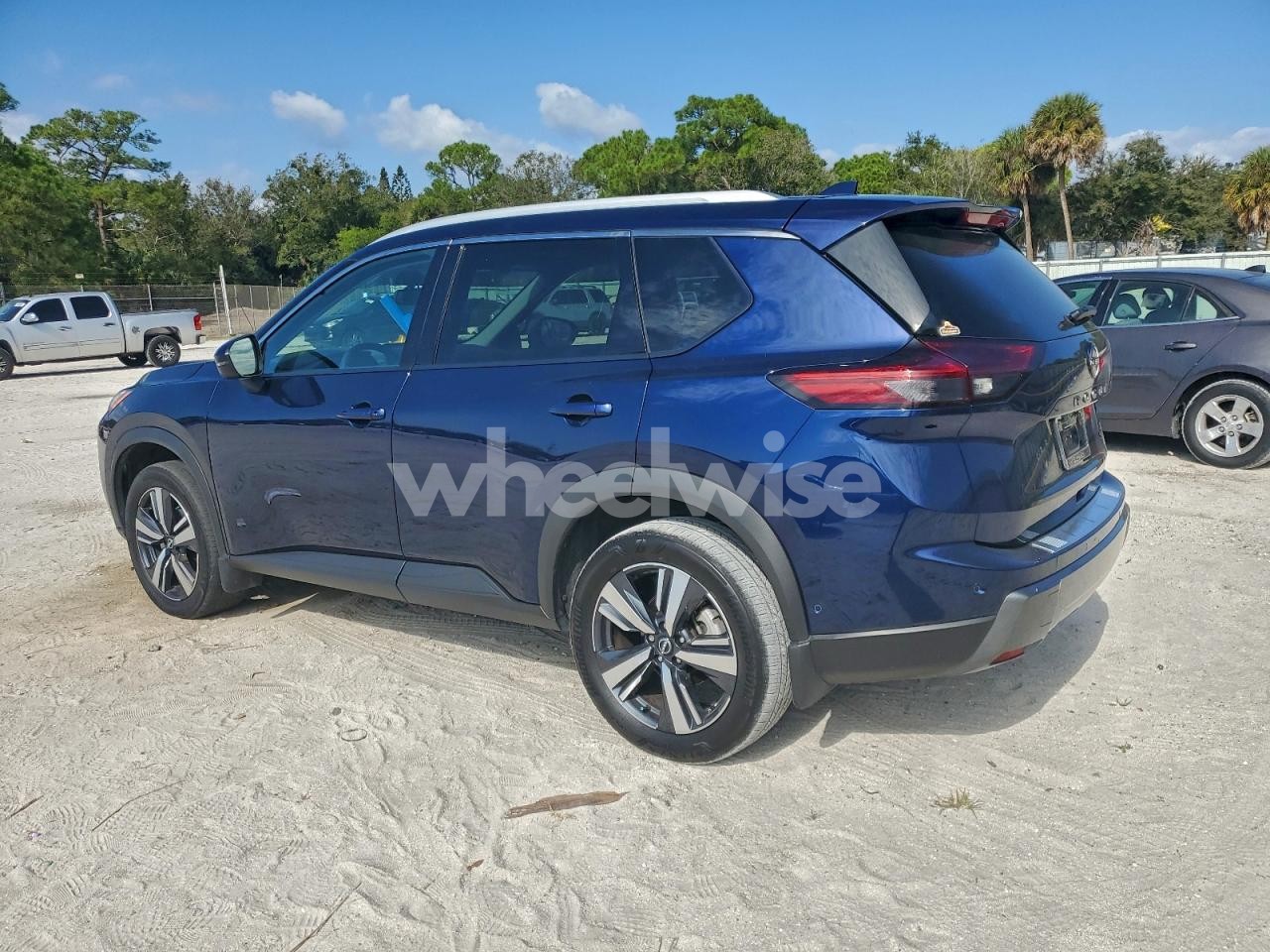 Photo 2 of 2024 NISSAN ROGUE SL (VIN 5N1BT3CA7RC729075)