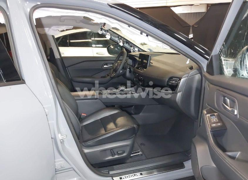 Photo 5 of 2024 Nissan Rogue SL INTELLIGENT AWD (VIN 5N1BT3CB7RC685572)