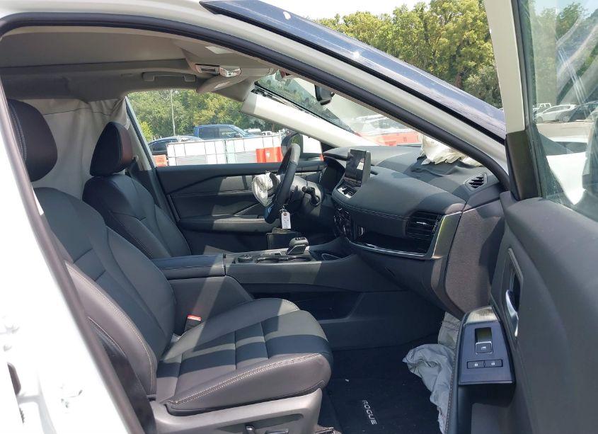 Photo 5 of 2024 Nissan Rogue SL INTELLIGENT AWD (VIN 5N1BT3CB8RC734746)