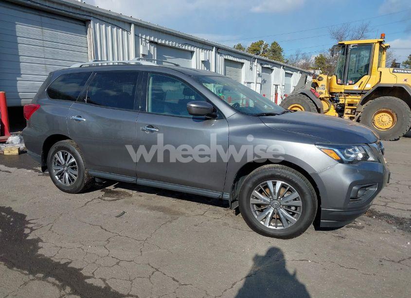 2020 Nissan Pathfinder S 4WD (VIN 5N1DR2AM0LC621774) main photo