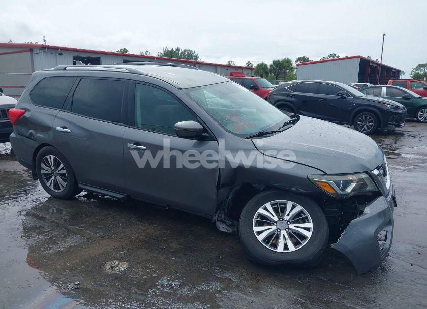 2020 Nissan Pathfinder S 4WD (VIN 5N1DR2AM9LC640999) main photo