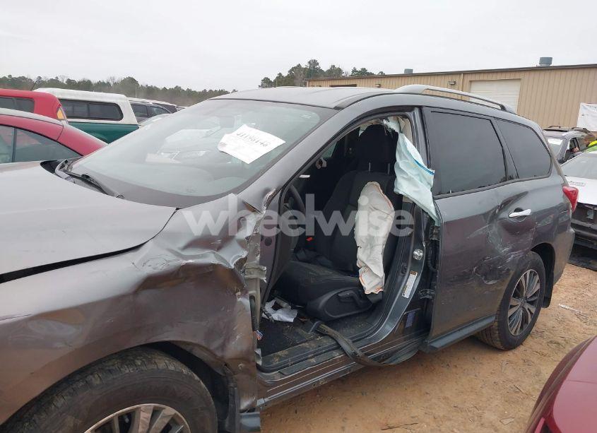 Photo 6 of 2020 Nissan Pathfinder S 2WD (VIN 5N1DR2AN1LC624479)