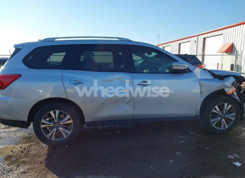 Photo 13 of 2020 Nissan Pathfinder SV 2WD (VIN 5N1DR2BN3LC591984)
